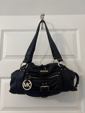 VTG Michael Kors Black Pebble Leather Shoulder Satchel w/Gold accents pockets